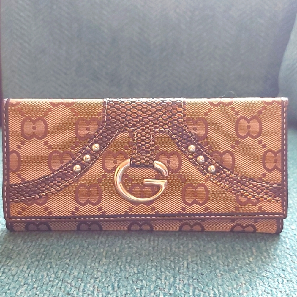 TRI FOLD WALLET!